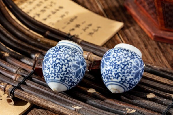 Bird jars of the Ming Dynasty